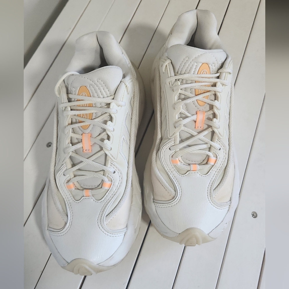 Adidas Ozwego Chunky Sneakers White Cream Women’s Size 6.5